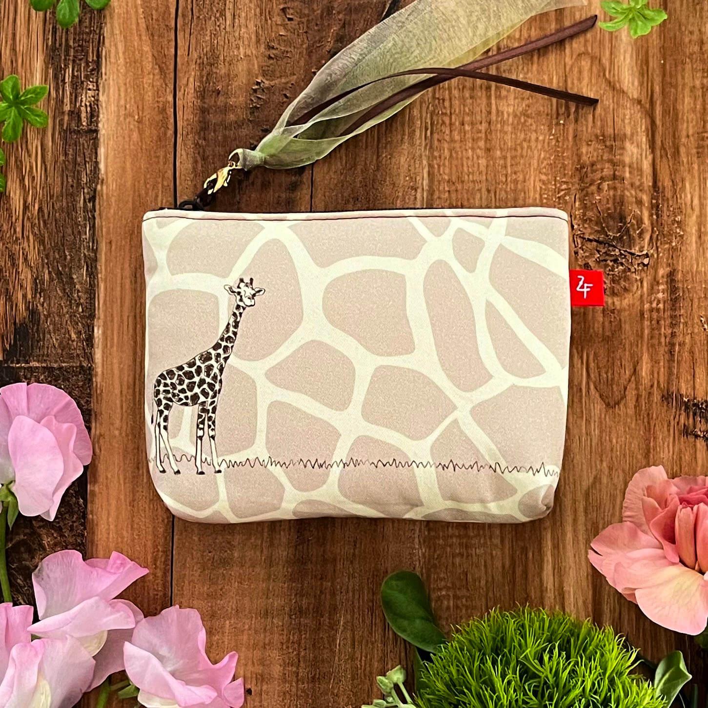 【再販】《送料無料》ふんわりミニポーチ キリンアミメBG