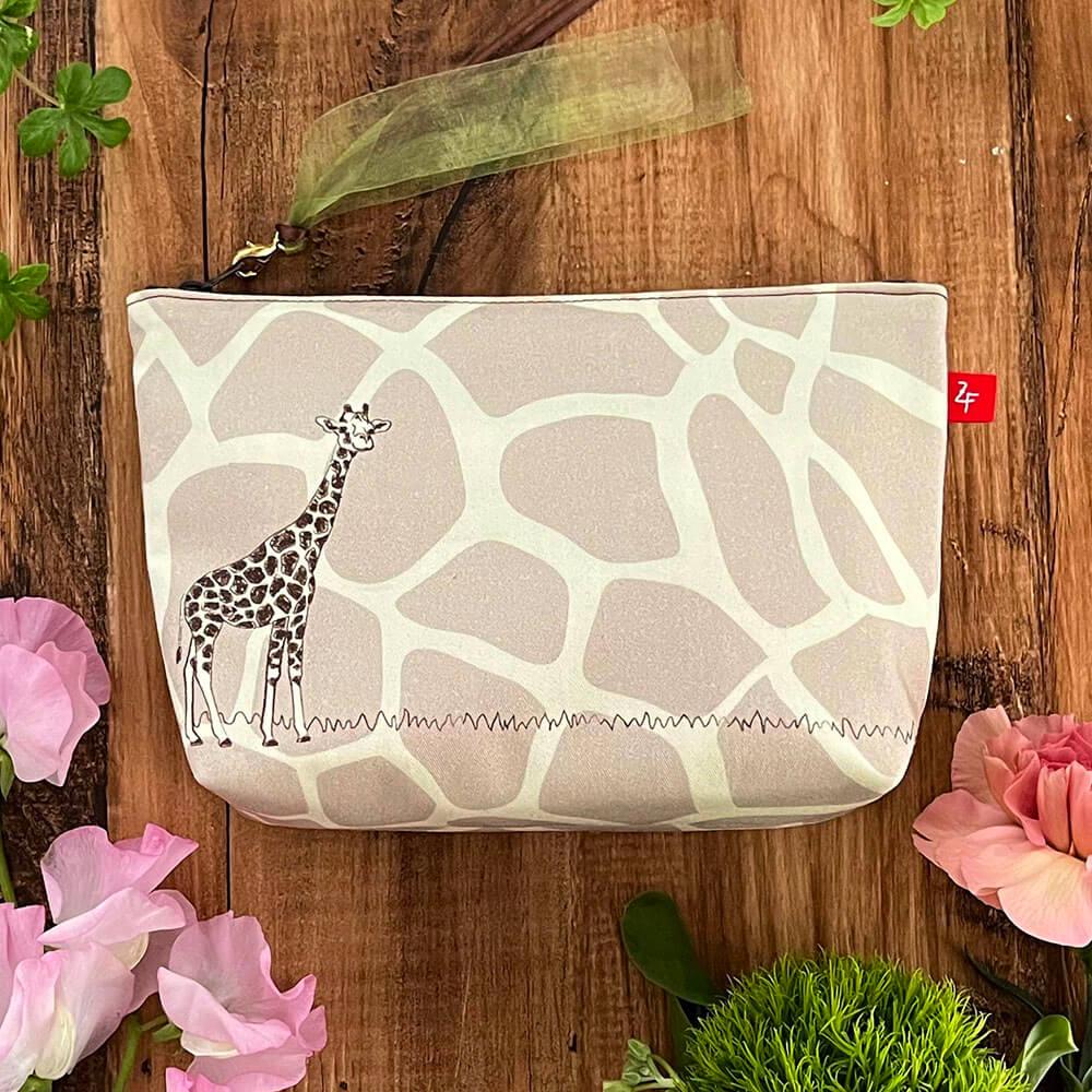 【再販】《送料無料》コスメポーチ キリンアミメBG