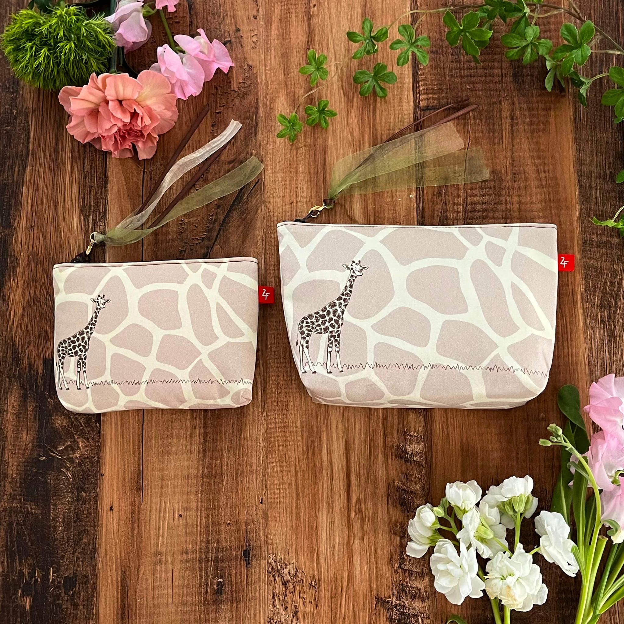 《送料無料》セット販売 当ショップの推し！キリンアミメBG コスメポーチ＆ミニポーチセット